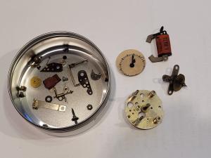 Picture 21 – clock in pieces